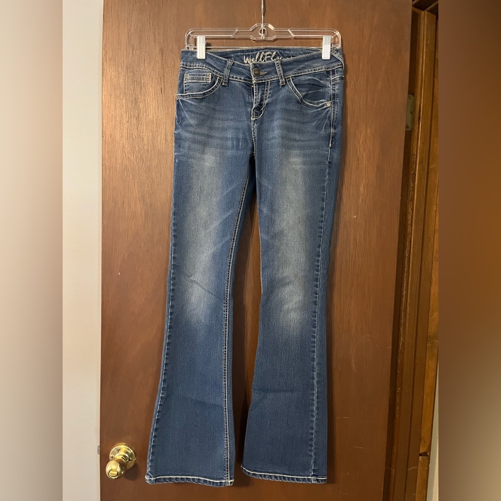 Women’s wallflower jeans